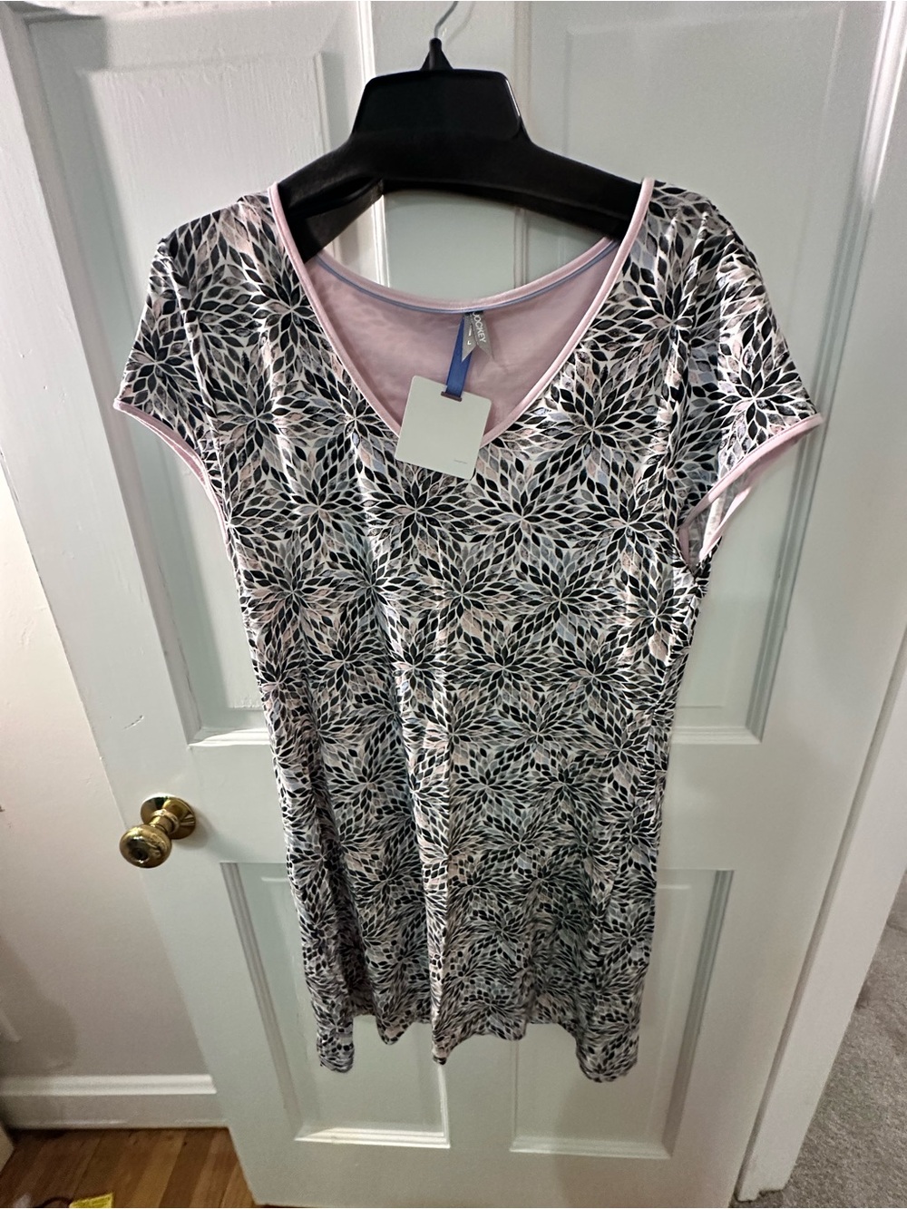 Floral Pattern V-Neck Sleepwear